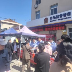 民警趕大集，宣傳零距離